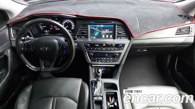 Hyundai Sonata — interior