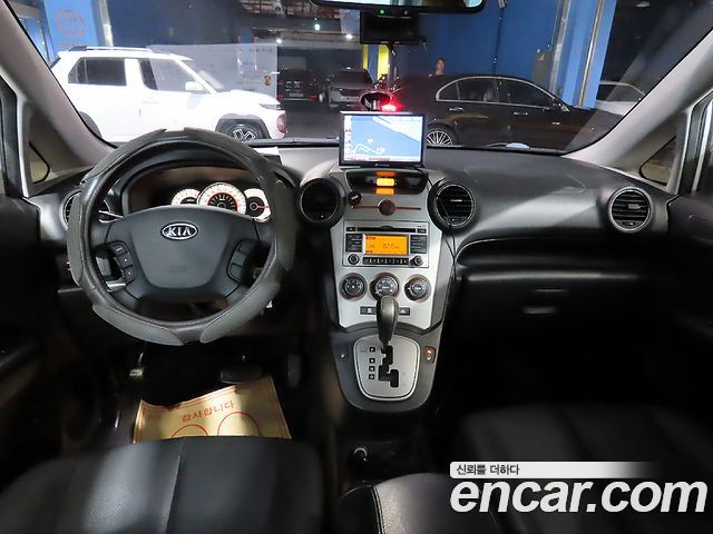 Kia Carens — interior