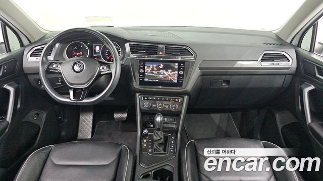 Volkswagen Tiguan — interior