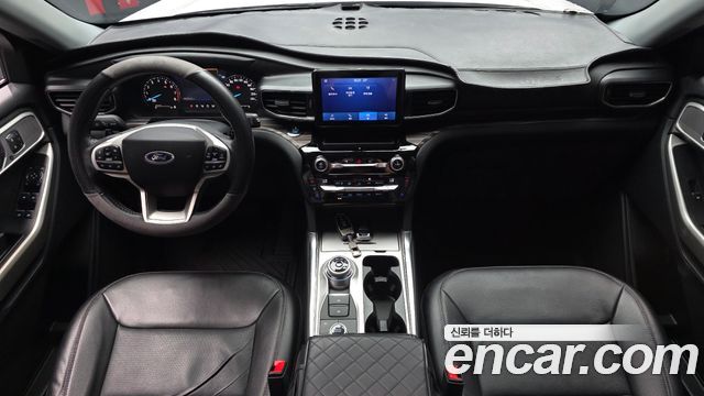 Ford Explorer — interior