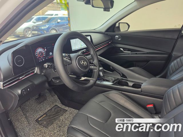 Hyundai Avante — interior