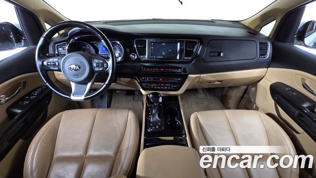 Kia Carnival — interior