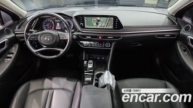 Hyundai Sonata — interior