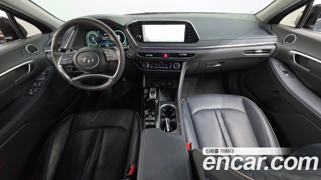Hyundai Sonata — interior