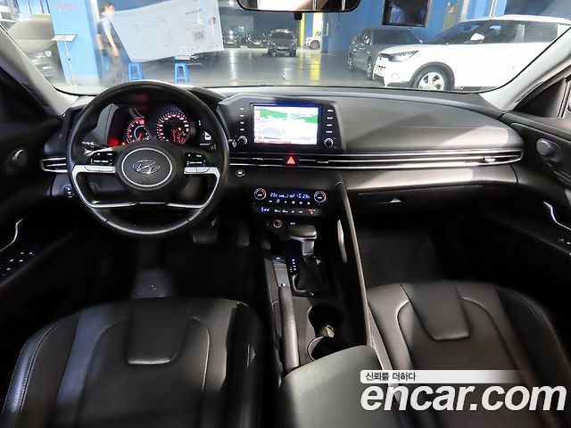 Hyundai Avante — interior