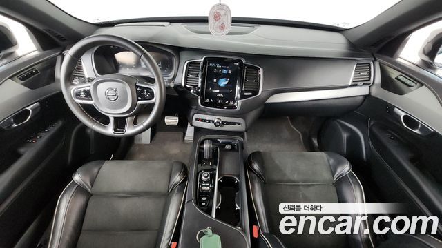 Volvo XC90 — interior
