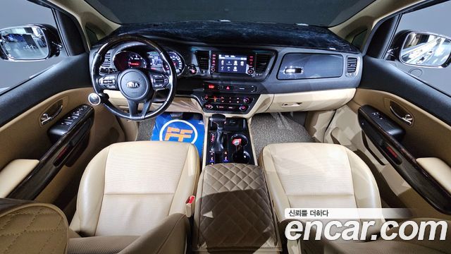 Kia Carnival — interior