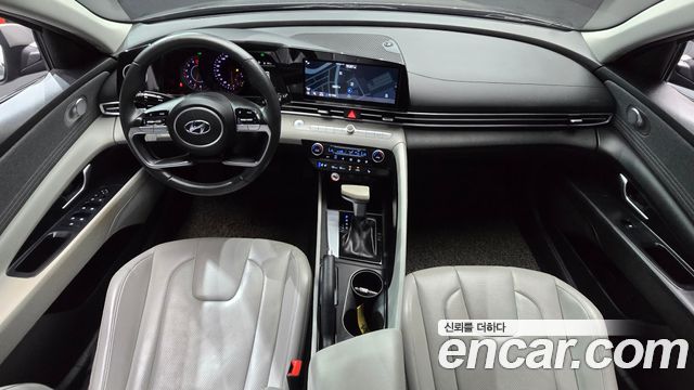 Hyundai Avante — interior