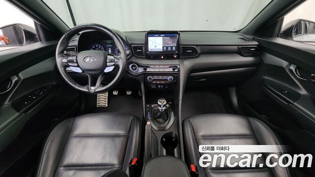 Hyundai Veloster — interior