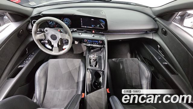 Hyundai Avante — interior