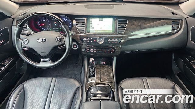 Kia K9 — interior