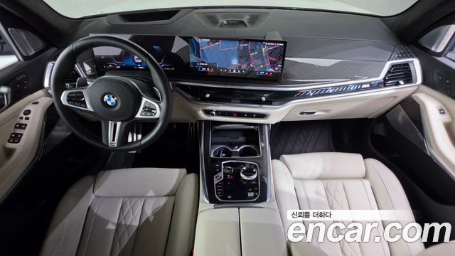 BMW X7 — interior