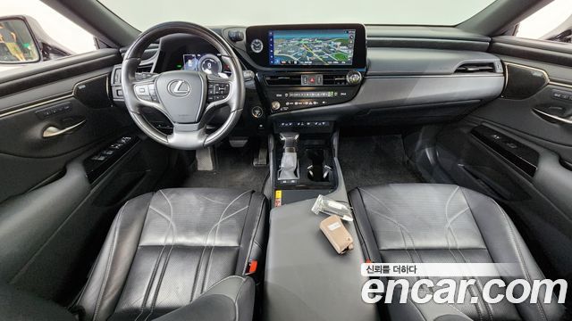 Lexus ES — interior