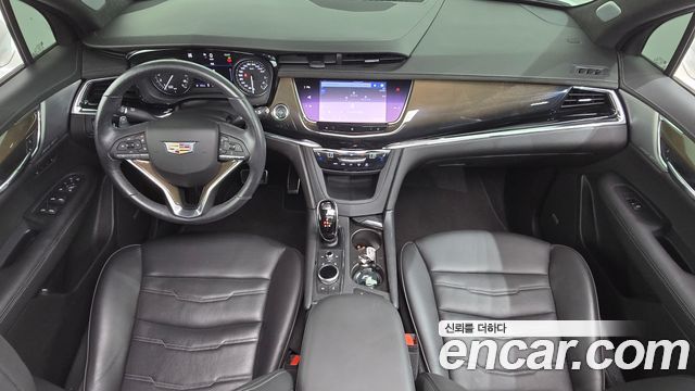 Cadillac XT6 — interior
