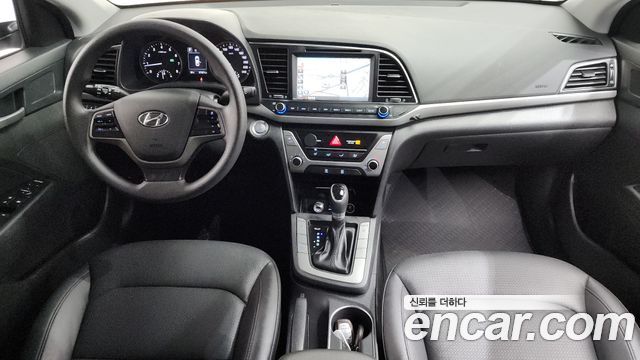 Hyundai Avante — interior