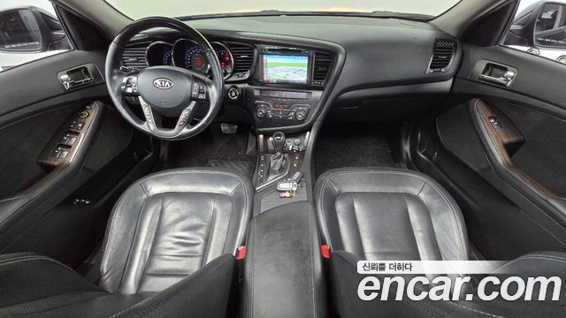 Kia K5 — interior