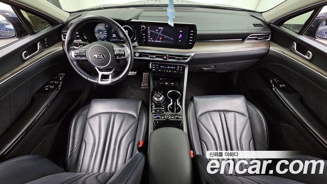 Kia K5 — interior