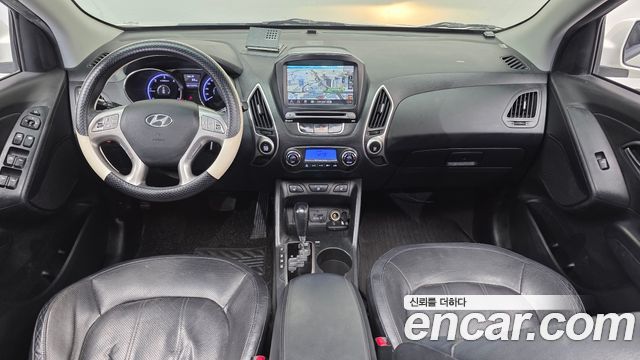 Hyundai Tucson — interior