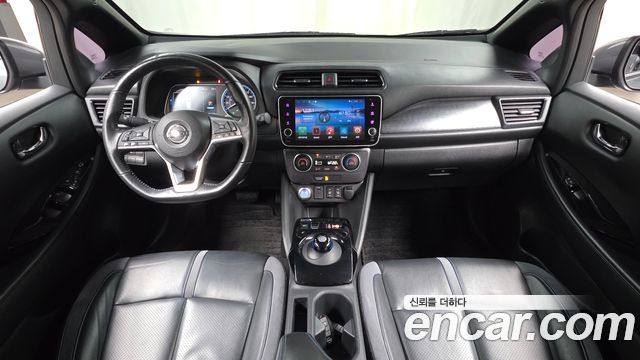 Nissan Leaf — interior