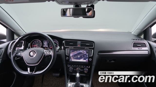 Volkswagen Golf — interior