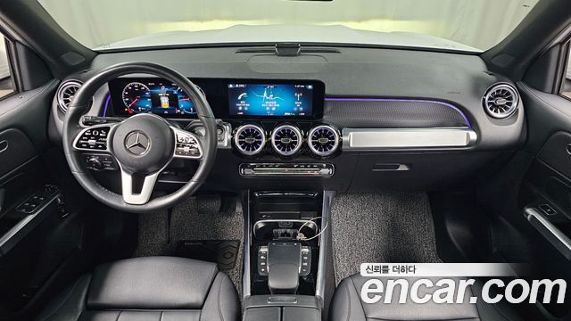 Mercedes-Benz GLB-Class — interior
