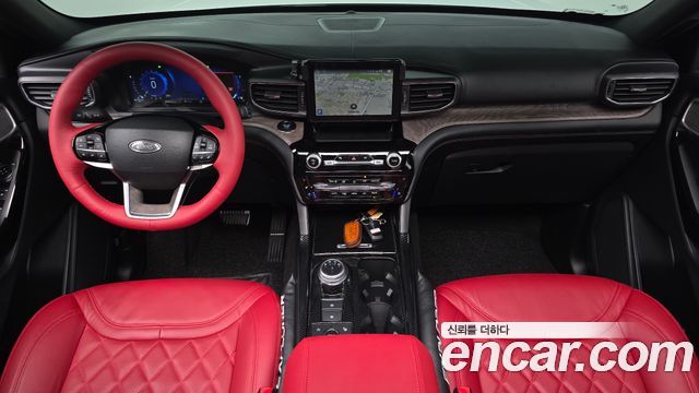 Ford Explorer — interior