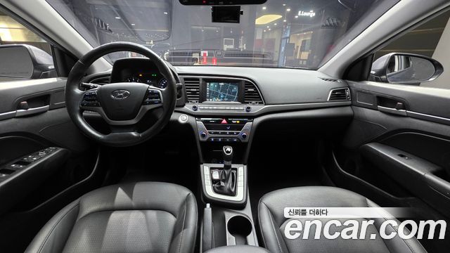 Hyundai Avante — interior