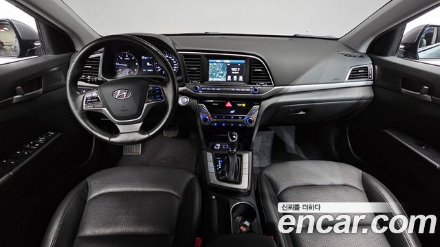 Hyundai Avante — interior