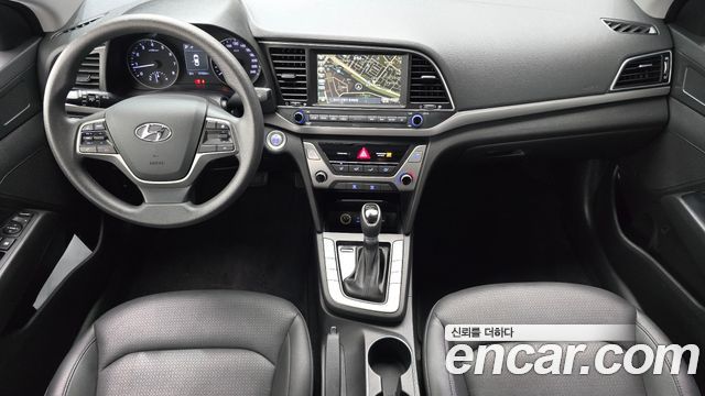 Hyundai Avante — interior
