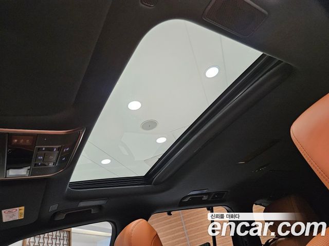 Lexus LX — interior