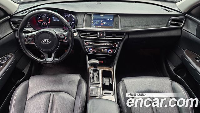 Kia K5 — interior