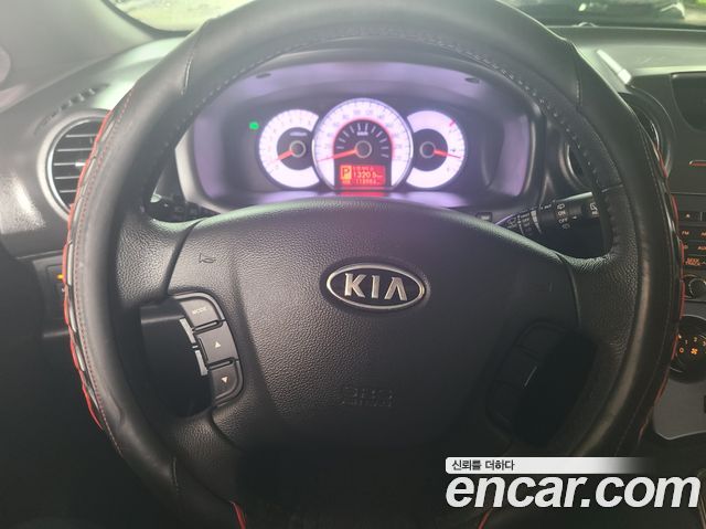 Kia Carens — interior