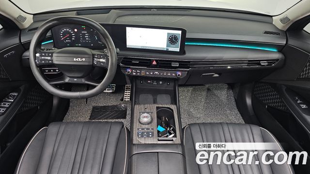 Kia K8 — interior