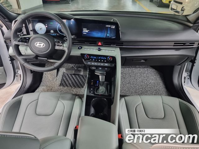 Hyundai Avante — interior
