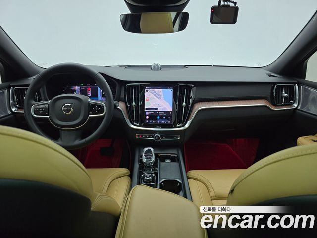 Volvo V60 — interior