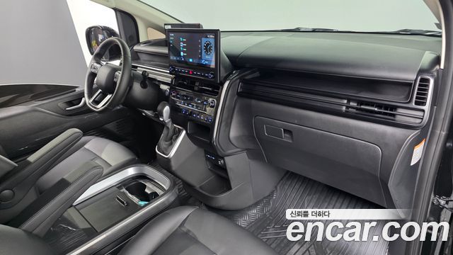 Hyundai Staria — interior