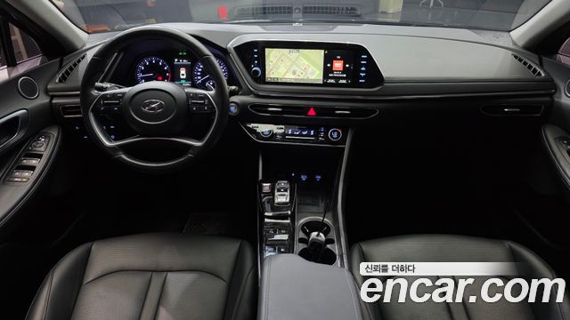 Hyundai Sonata — interior