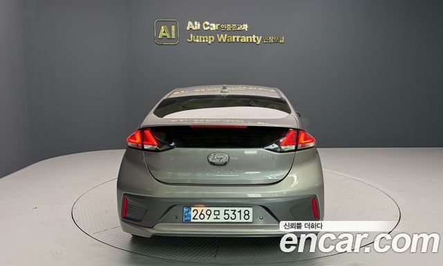 Hyundai Ioniq — interior