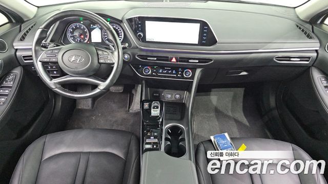 Hyundai Sonata — interior