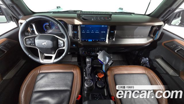 Ford Bronco — interior