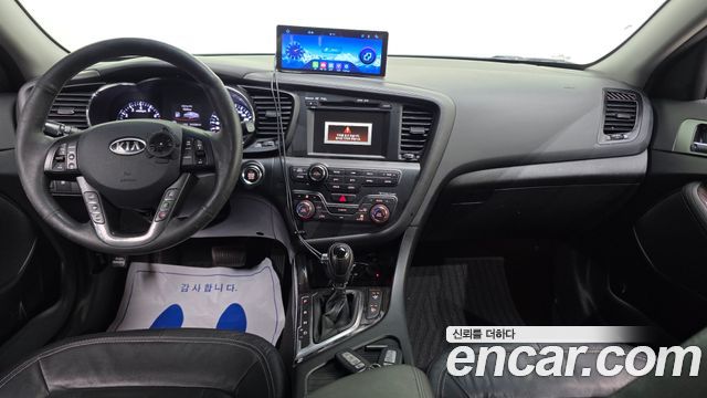 Kia K5 — interior