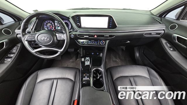 Hyundai Sonata — interior