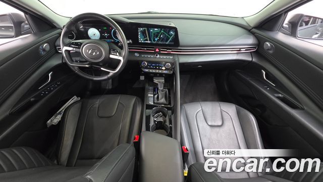 Hyundai Avante — interior