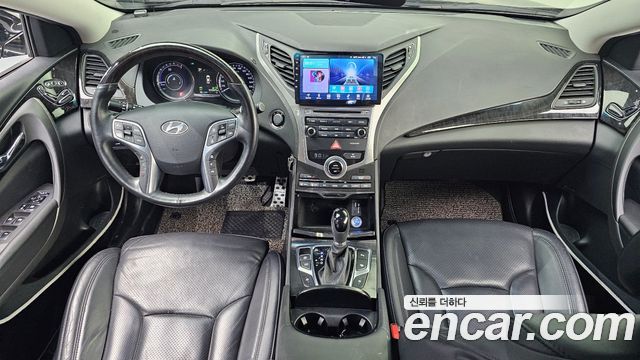 Hyundai Grandeur — interior