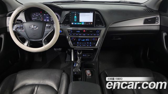 Hyundai Sonata — interior