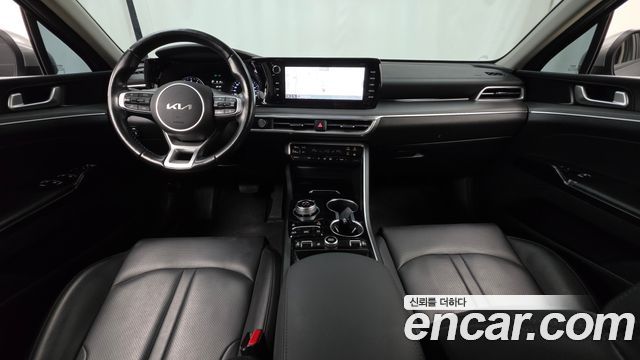 Kia K5 — interior