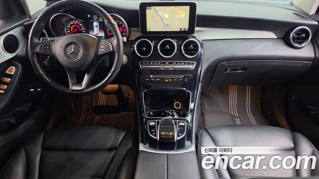 Mercedes-Benz GLC-Class — interior