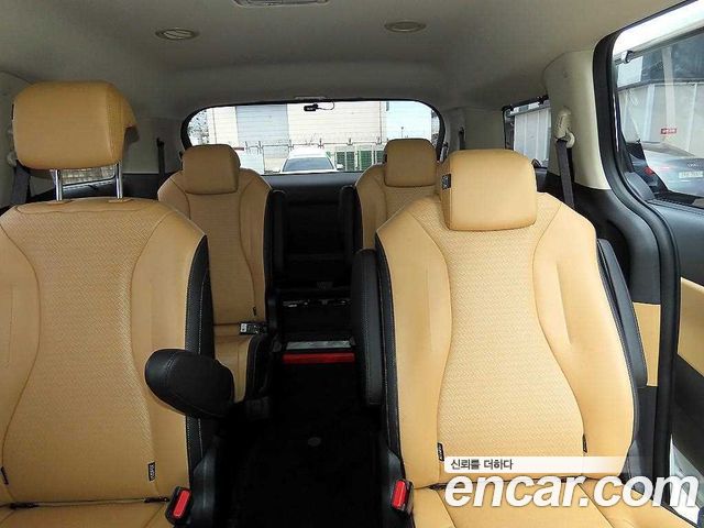 Kia Carnival — interior