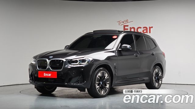 BMW iX3 — exterior