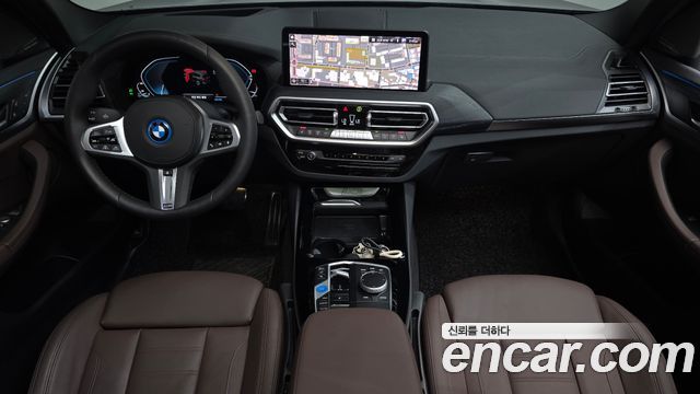 BMW iX3 — interior